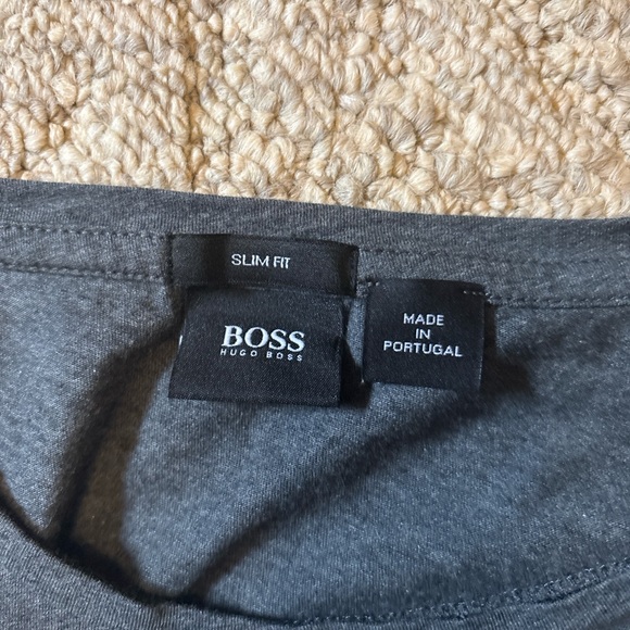 Hugo Boss crewneck Gray Graphic Tee - Picture 2 of 7